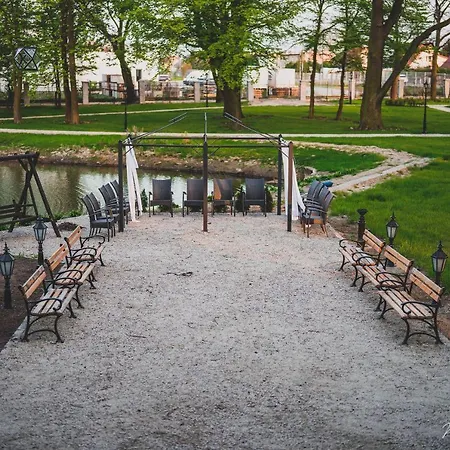 Bed & Breakfast Palac Rajkowo 4*