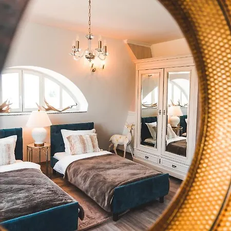 Palac Rajkowo Bed & Breakfast