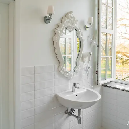 Palac Rajkowo Bed & Breakfast