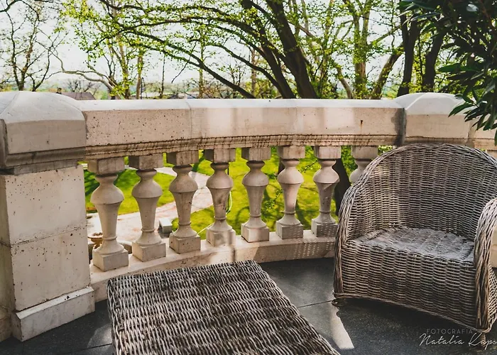 Palac Rajkowo Bed & Breakfast