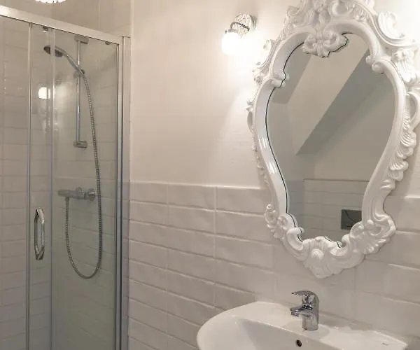 Palac Rajkowo Bed & Breakfast