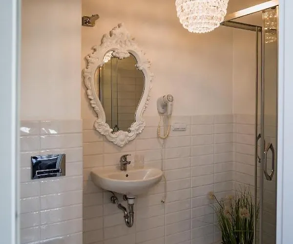 Bed & Breakfast Palac Rajkowo 4*